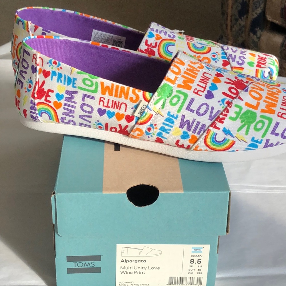 TOMs Alpargata NEW w/tags and box. Women’s 8.5